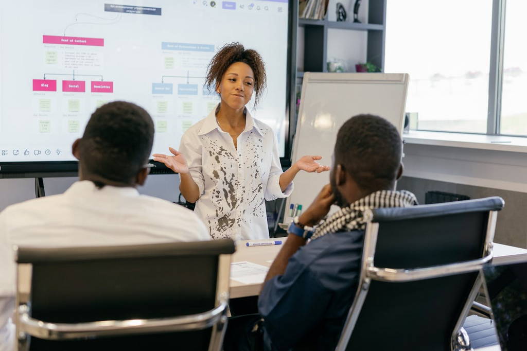 A confident businesswoman leading a leadership training session, engaging with professionals to enhance their leadership skills.