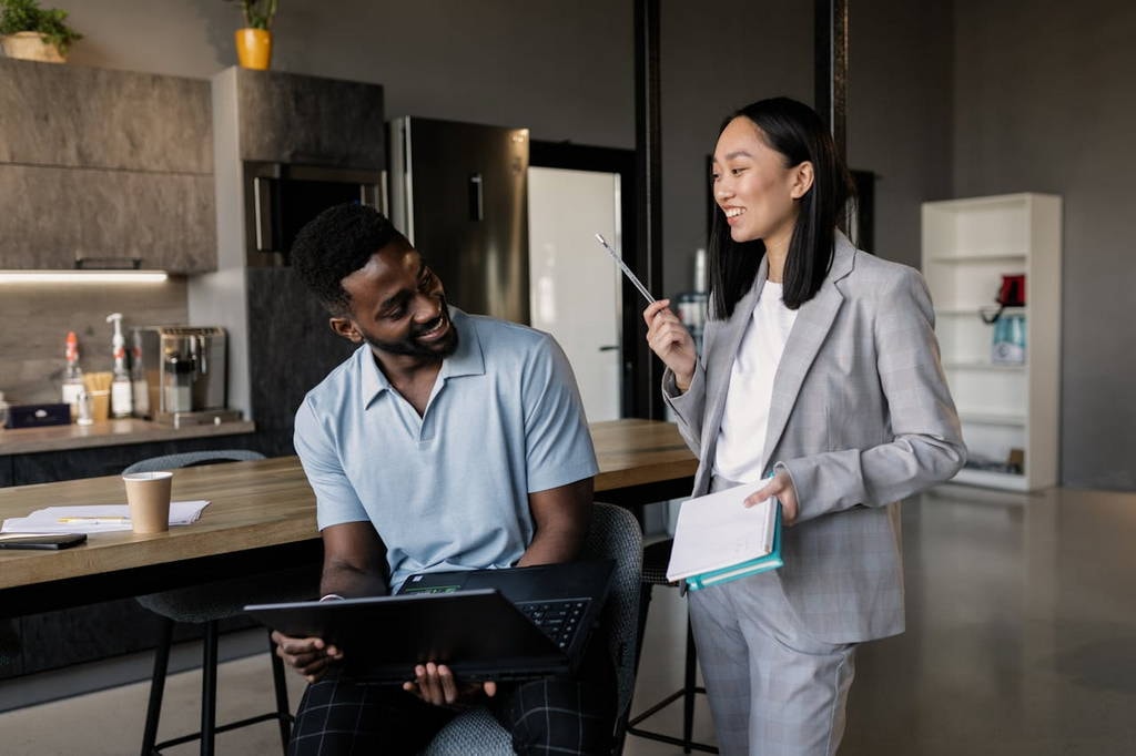 A professional woman engaging in a productive one-on-one conversation, demonstrating effective communication and adaptability in workplace interactions.