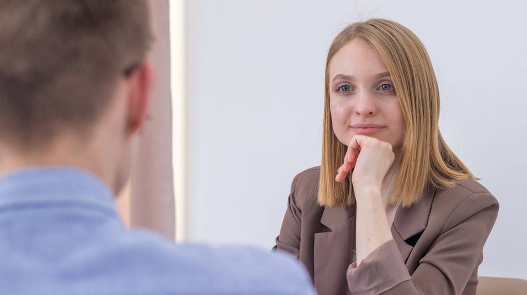 A business leader demonstrating active listening and emotional intelligence in a one-on-one conversation with an employee.
